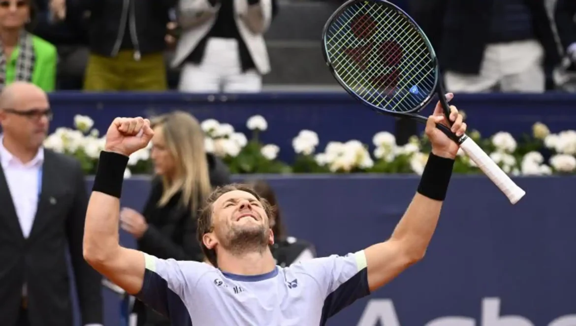 Ruud acaba con su maldición y alarga la de Tsitsipas