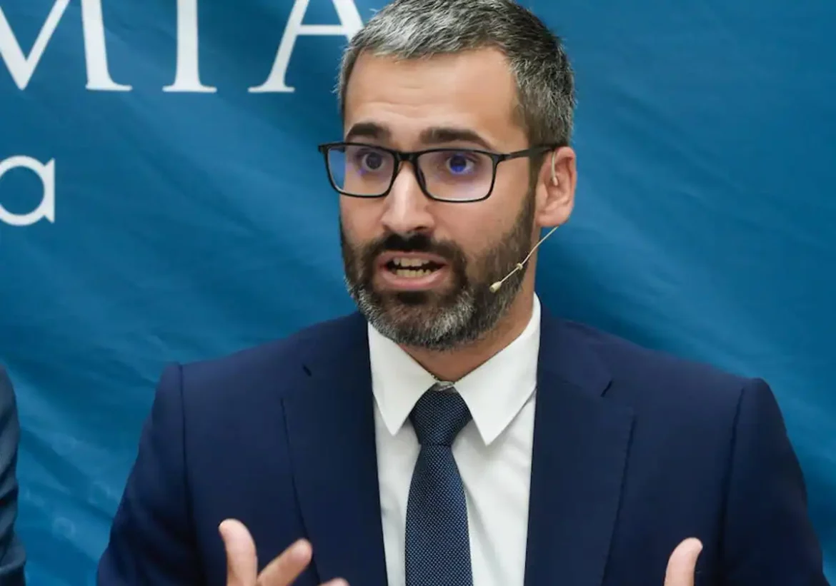 Lucas podrá controlar el Grupo Municipal de Murcia sin ser edil