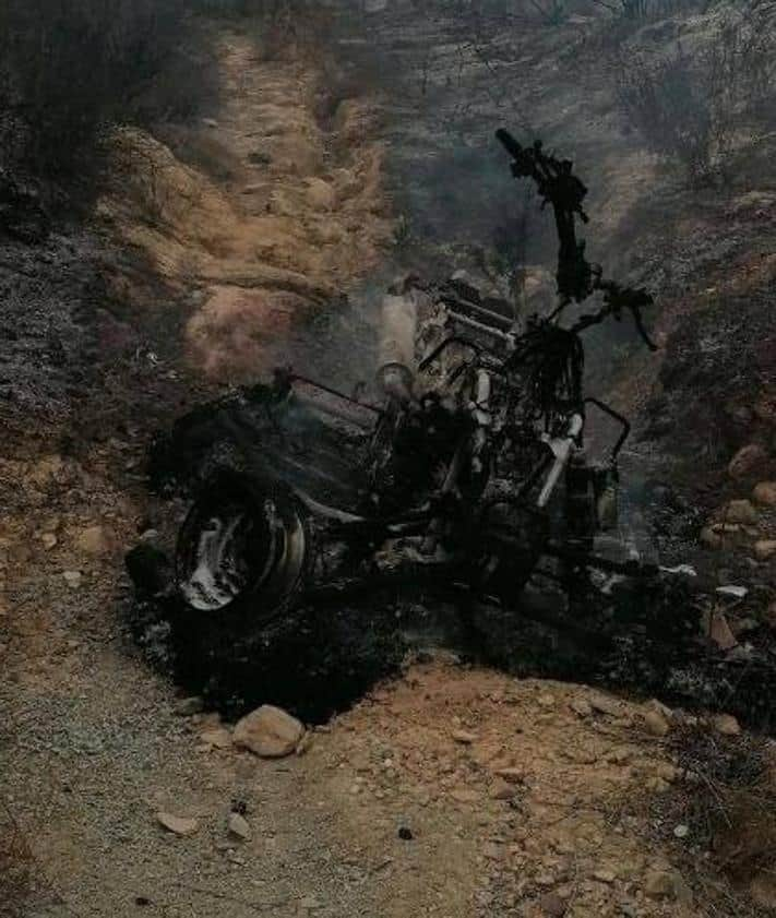 Imagen secundaria 2 - Zona calcinada por el fuego y estado del quad accidentado tras el incendio.