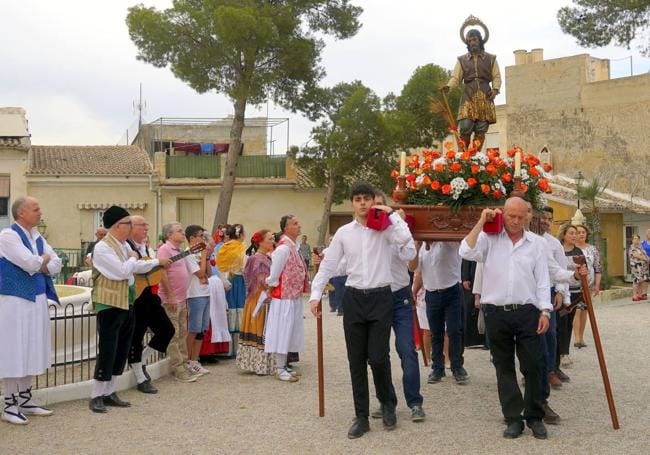 Las peñas huertanas dan colorido a la procesión de San Isidro Labrador en Abarán