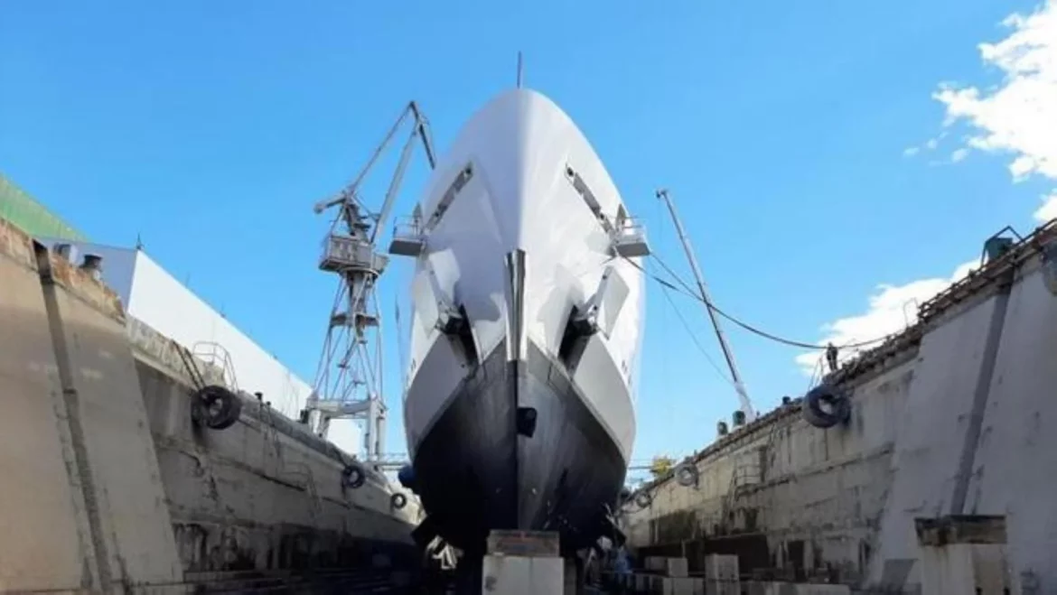 Navantia moderniza su dique seco para acoger grandes barcos