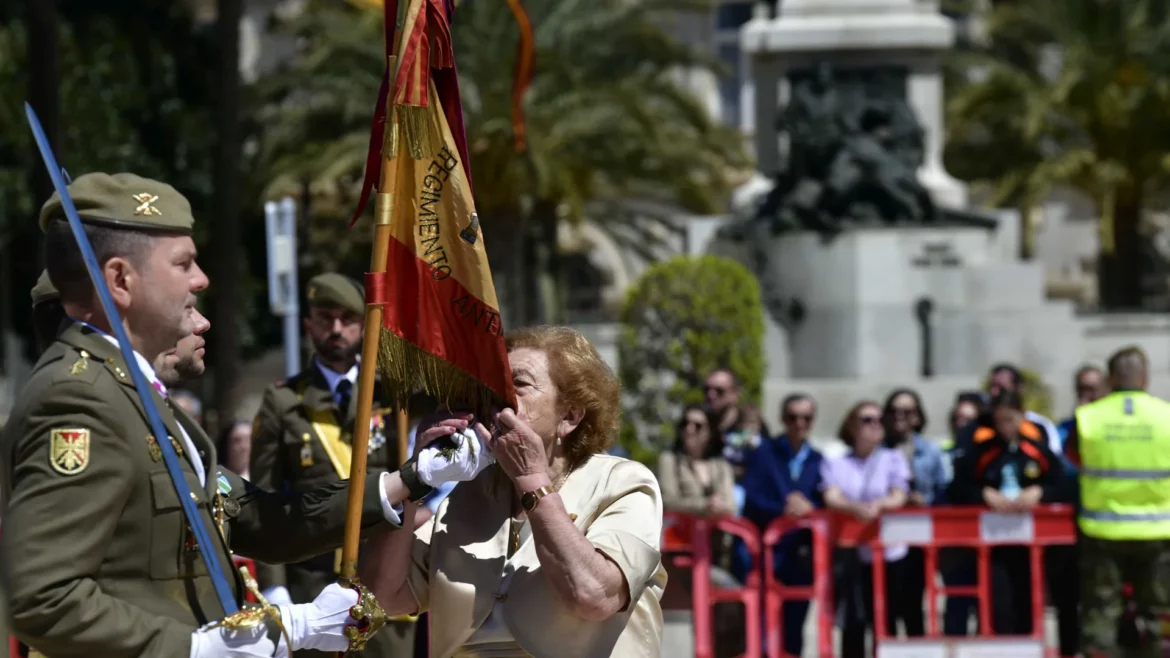Cuarenta civiles juran bandera en la conmemoración del 2 de Mayo en Cartagena