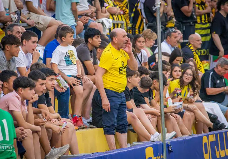 Jacinto, infatigable en sus proclamas de ánimo a los futbolistas escorpiones.