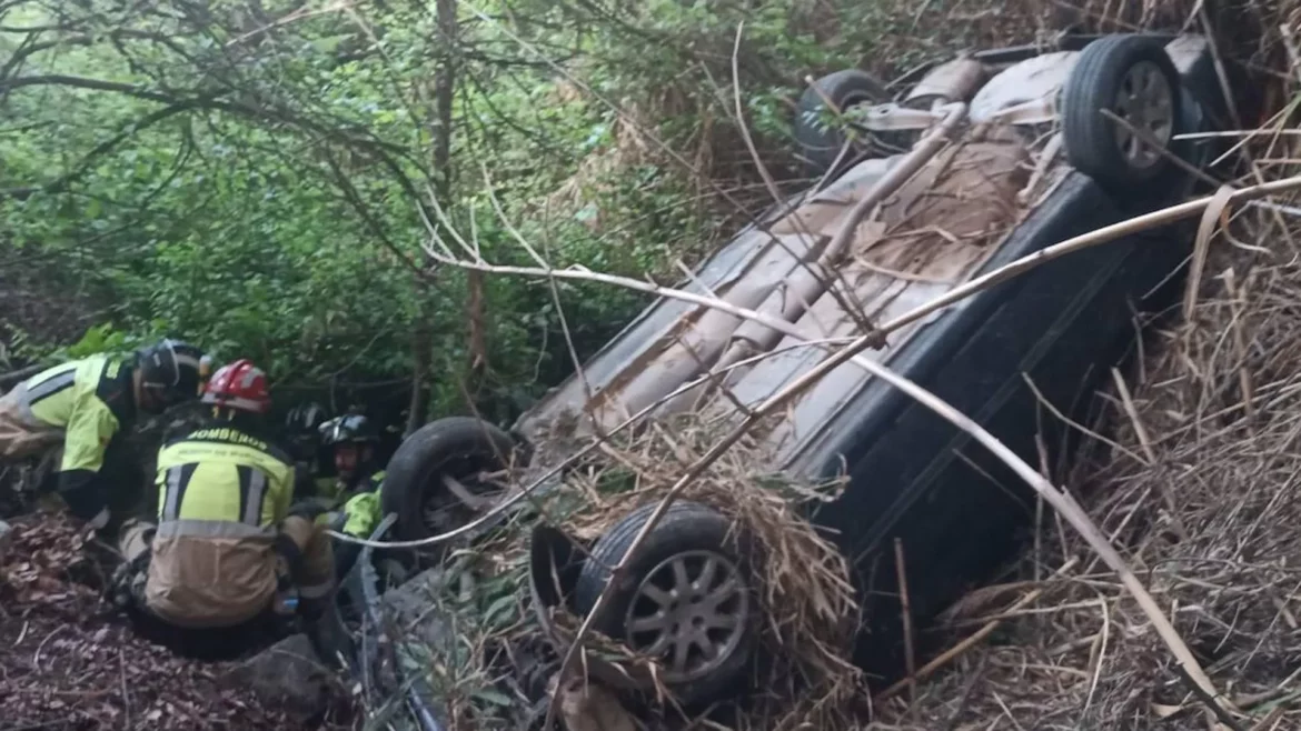 Herida una joven de 18 años al caer por un terraplén con su coche en Cehegín