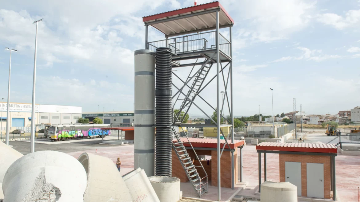 Los bomberos de Murcia podrán practicar rescates y extinción de fuegos en una torre de 30 metros