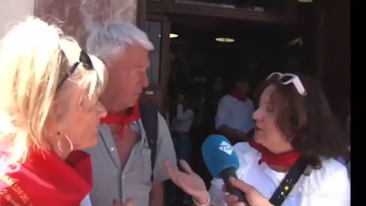 La traducción al inglés ‘made in Caravaca’ que ha hecho viral a una mujer durante los Caballos del Vino