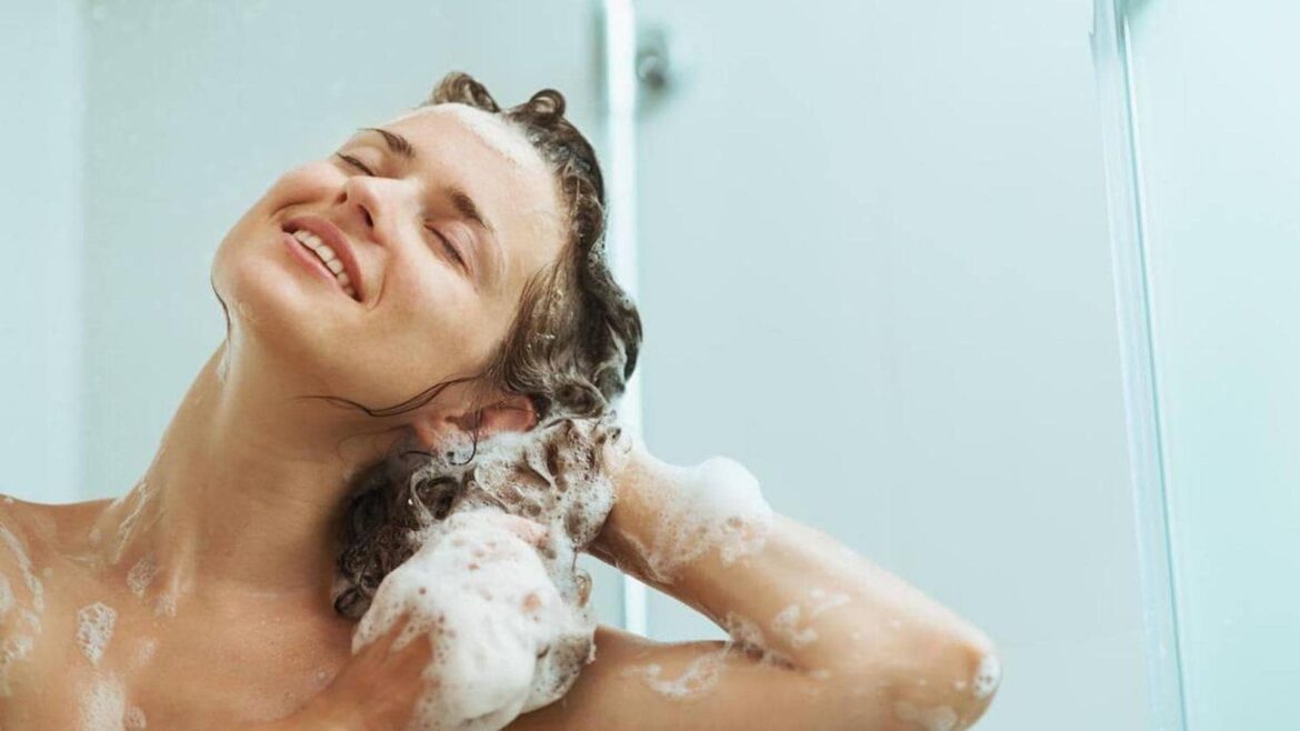 Una dermatóloga explica cómo debe ser una ducha «ideal»
