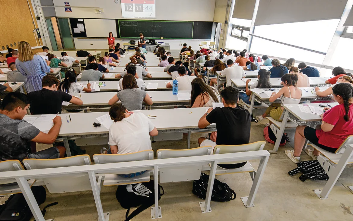 Un estudio concluye que el mismo alumno puede aprobar o suspender la Ebau dependiendo de dónde se examine