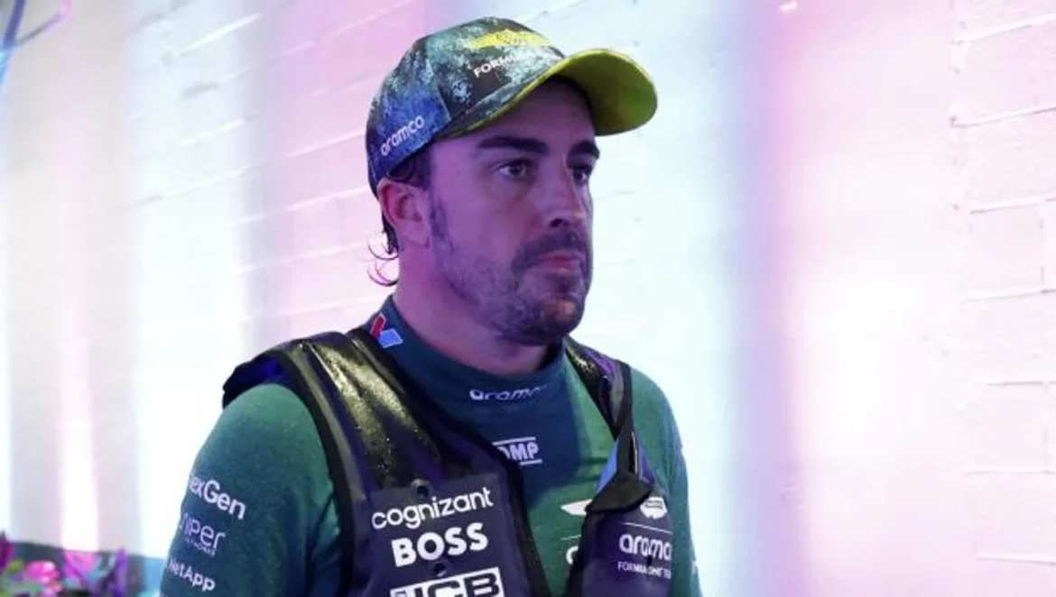 Un sábado de Alonso para olvidar: embestido en el sprint y decimoquinto en la clasificación