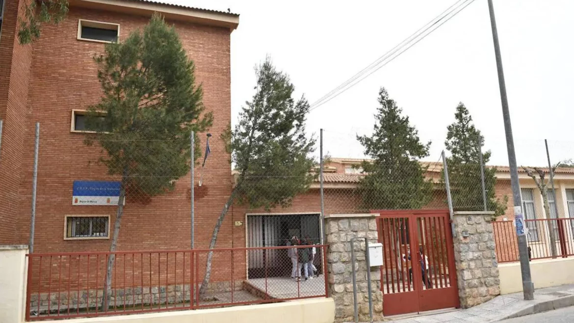 Las reparaciones en colegios de pedanías de Murcia se realizarán en una media de dos días con el nuevo plan