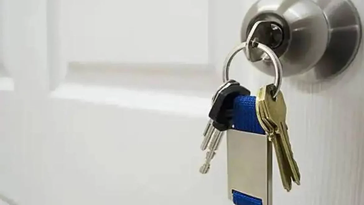 Una criminóloga advierte del riesgo que corres si compartes una foto de las llaves de tu casa: «Es una práctica muy peligrosa»