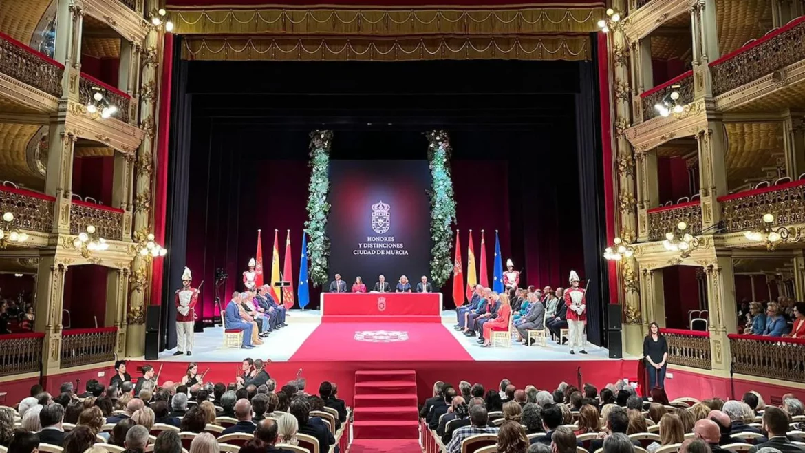 Ballesta pide mantener la «auténtica identidad murciana» en la celebración del Día de la Ciudad