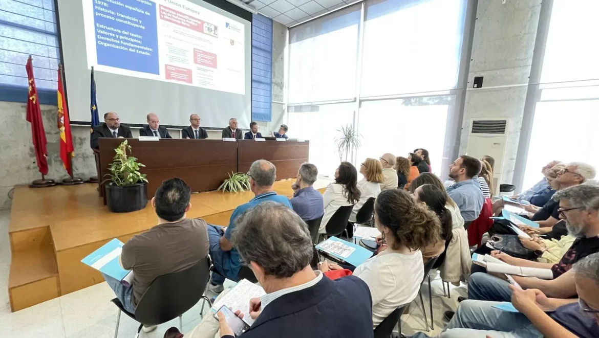 Educación reúne a los jefes de departamento de Geografía e Historia para avanzar en los contenidos de ‘La Constitución Española y la UE’