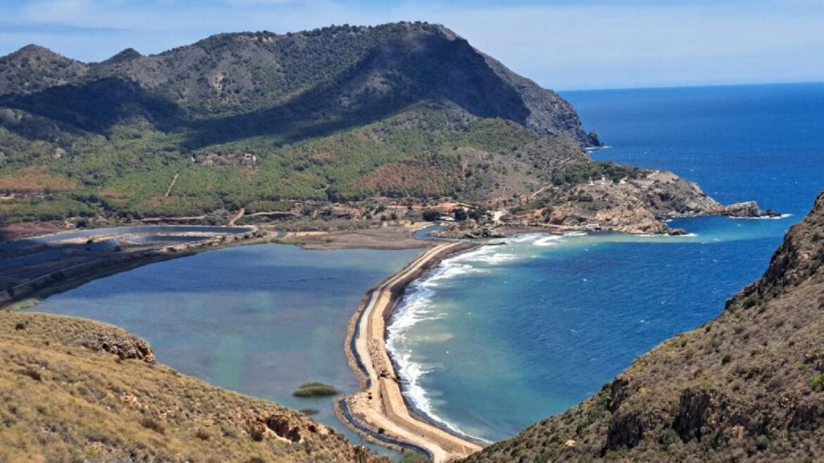 El Ministerio constata la «buena calidad» de las aguas en la bahía de Portmán