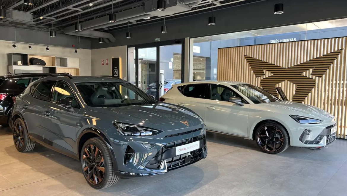 CUPRA Garage da la bienvenida a los nuevos León y Formentor