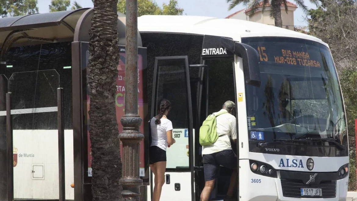 El Ayuntamiento de San Javier sacará a licitación este verano el servicio municipal de autobús