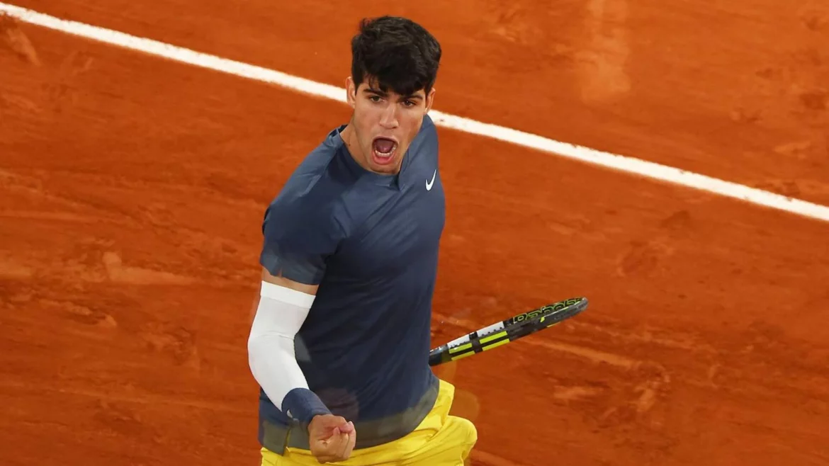 Alcaraz fulmina a Tsitsipas y vuelve a las semifinales de Roland Garros