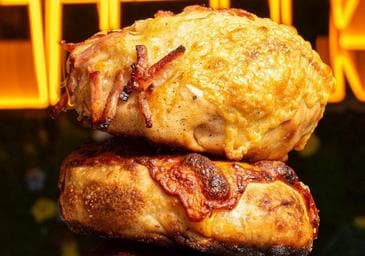 Focaccia con pesto y mortadela: así se prepara la nueva receta que arrasa en redes sociales