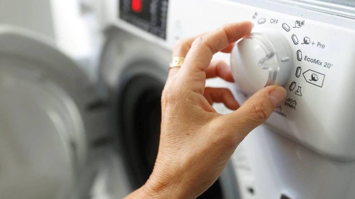 Cómo lavar la ropa negra para que no pierda su color