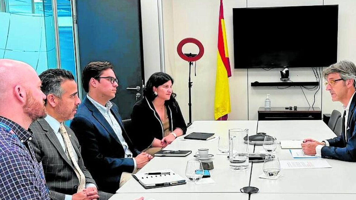 Reunión del consejero Marín en la embajada de EE UU para captar inversiones