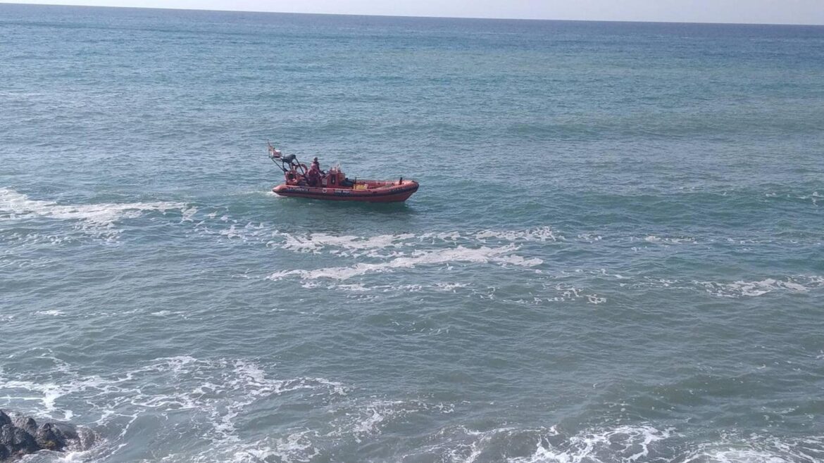 Desaparece en Mazarrón tras meterse a darse un baño en la playa de Percheles