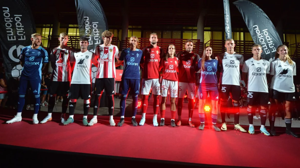 El Real Murcia presenta su nueva camiseta