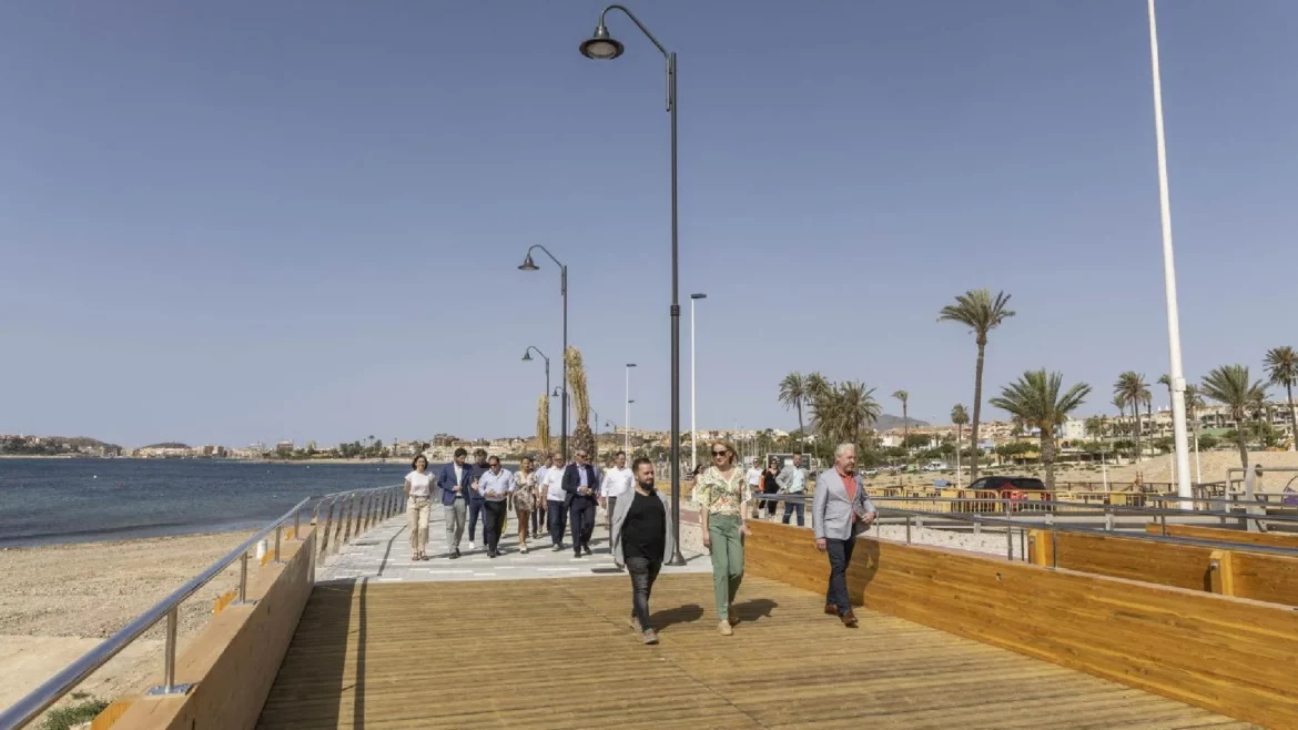 El nuevo paseo marítimo del Alamillo refuerza el gancho turístico del Puerto en Mazarrón