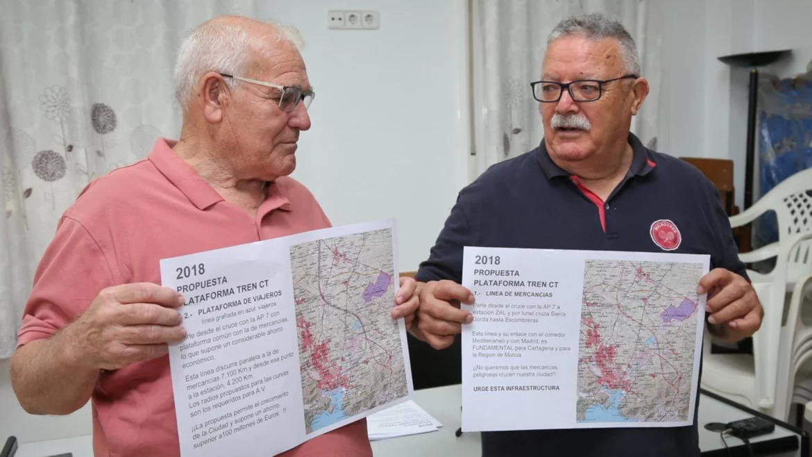 Los vecinos redoblan su presión para que el AVE no parta barrios de Cartagena