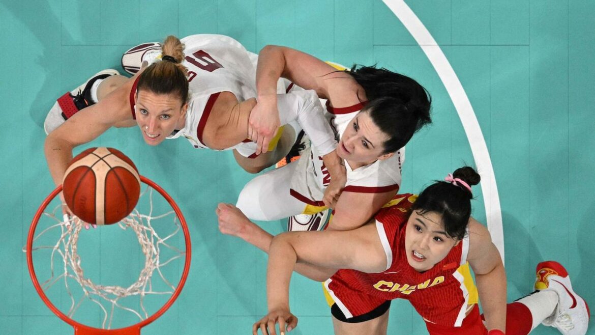 Épico estreno de la España de Laura Gil