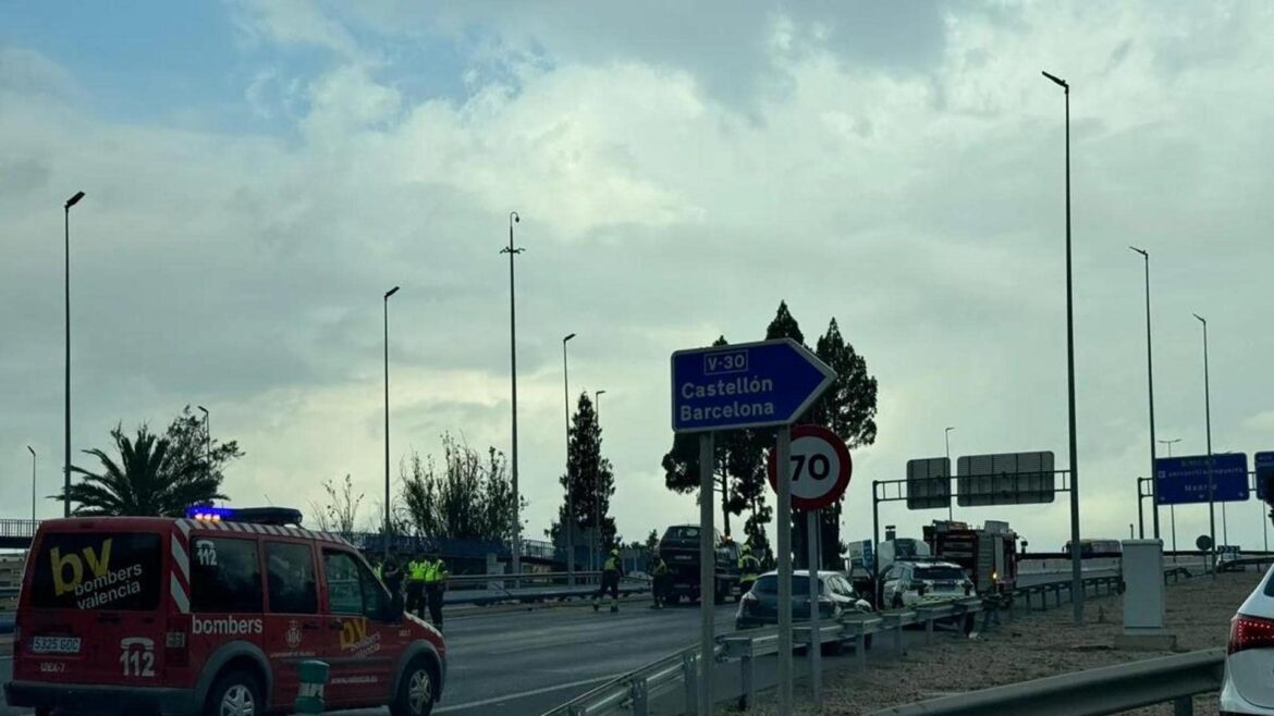Un hombre mata a su pareja en Valencia y emprende una temeraria huida