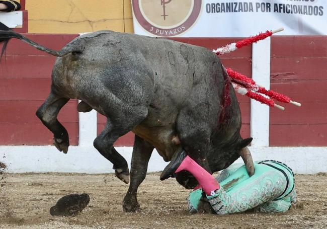 El recortador caravaqueño Antonio Torrecilla sufre una fuerte cogida en los Sanfermines