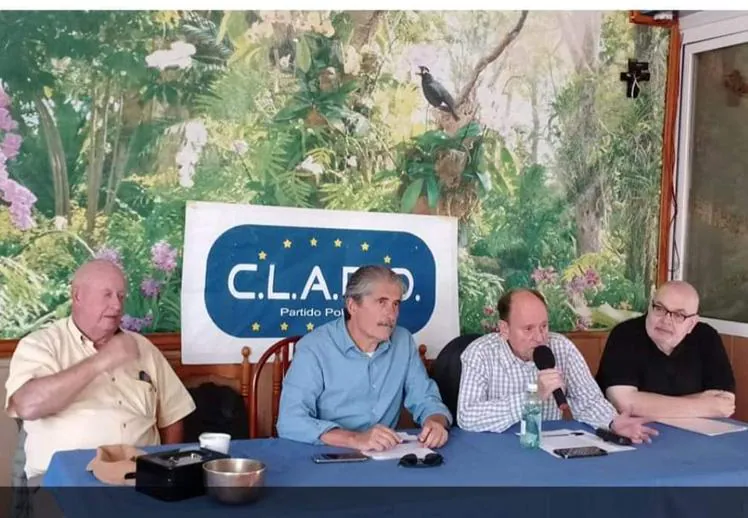 Reunión de la ejecutiva de CLARO, el año pasado, donde decidieron integrarse en la misma lista electoral que el PP.