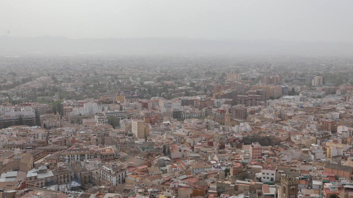 La llegada de polvo sahariano a Lorca empeora la calidad del aire este sábado