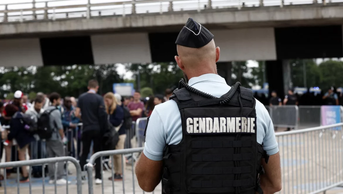 Desalojan un aeropuerto francés por un falso aviso de bomba horas después de un sabotaje a la red ferroviaria