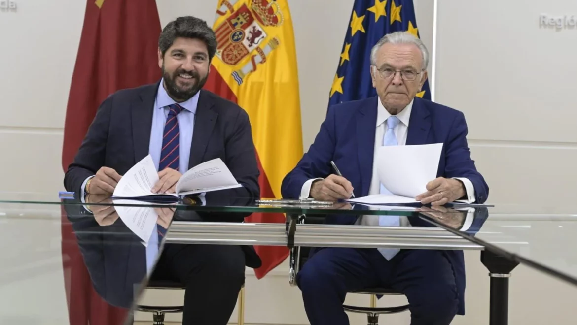 El Gobierno regional y la Fundación La Caixa firman el acuerdo que destina 12 millones a obra social