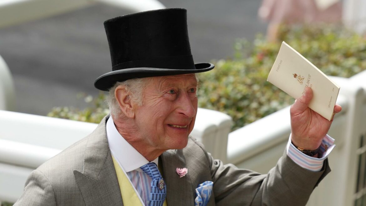 Carlos III quiere recuperar la lujosa mansión donde vive el príncipe Andrés