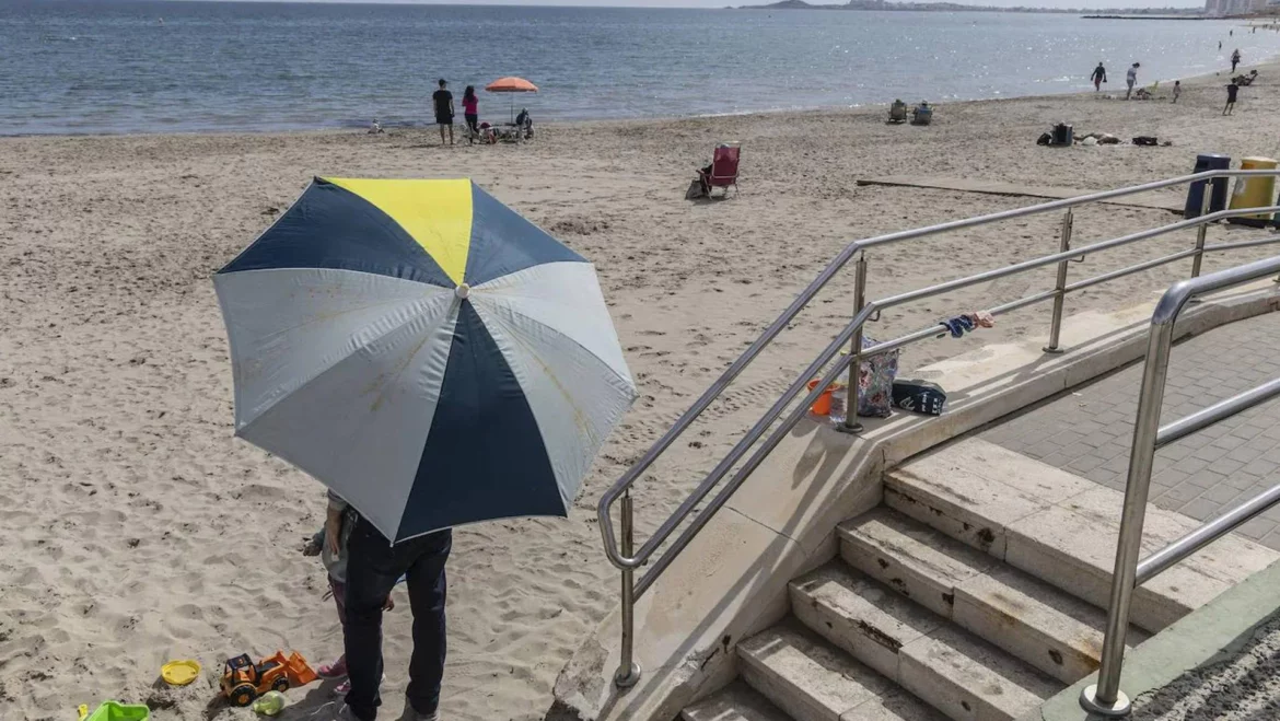 Muere un hombre de 80 años en una playa de La Manga