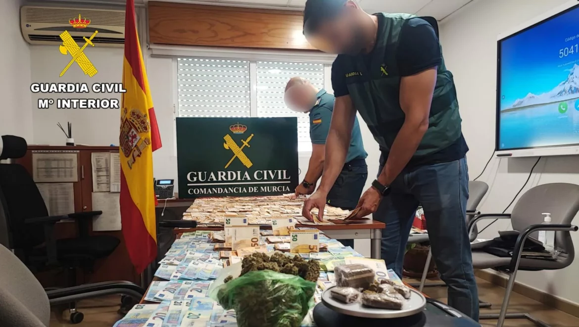 Cinco detenidos al desmantelar dos ‘narcopisos’ en San Javier
