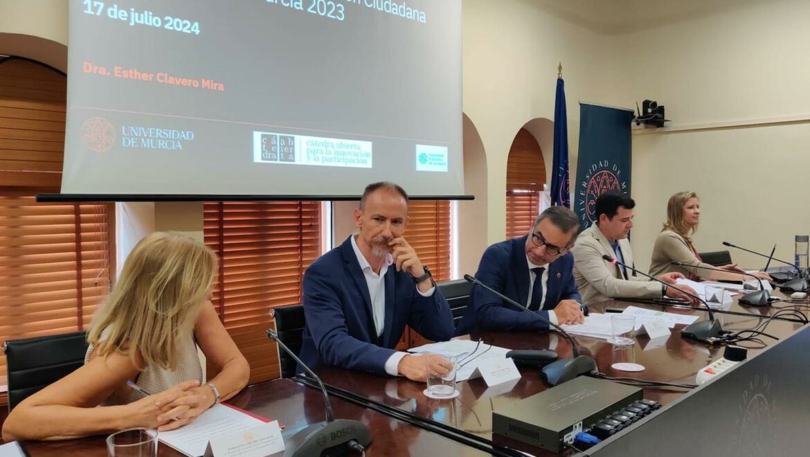 Tres de cada cuatro murcianos creen que a los gobiernos no les importa la opinión ciudadana