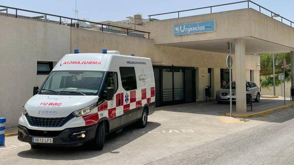 Herido de gravedad un hombre al volcar su camión en la AP-7 en Águilas