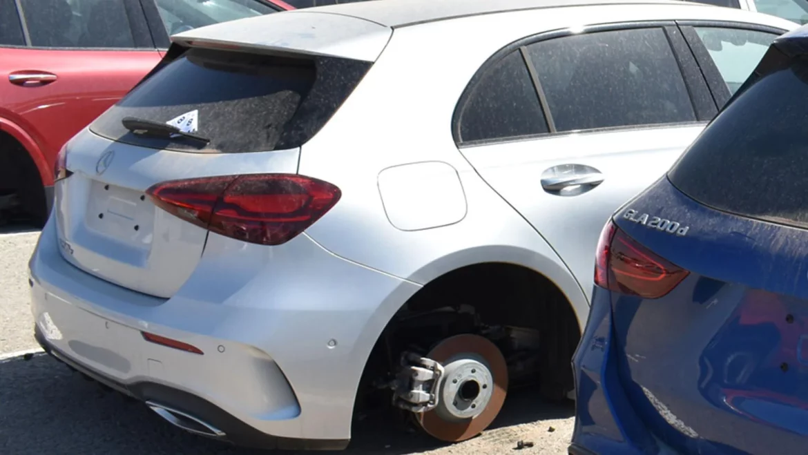 Desarticulado un grupo organizado que robaba neumáticos en un concesionario de alta gama de Cartagena