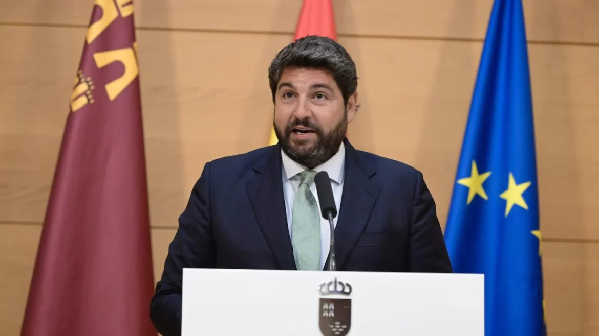 López Miras cree que el «bochorno» de la huida de Puigdemont «no es causal»