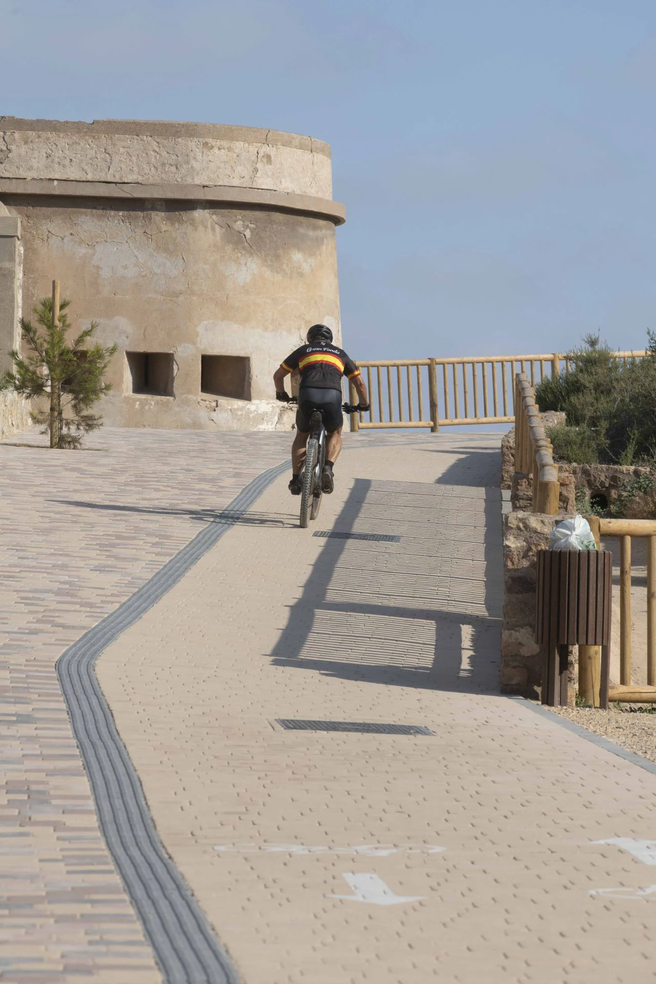 Nueva senda en Cala Cortina: un balcón con historia y vistas al mar