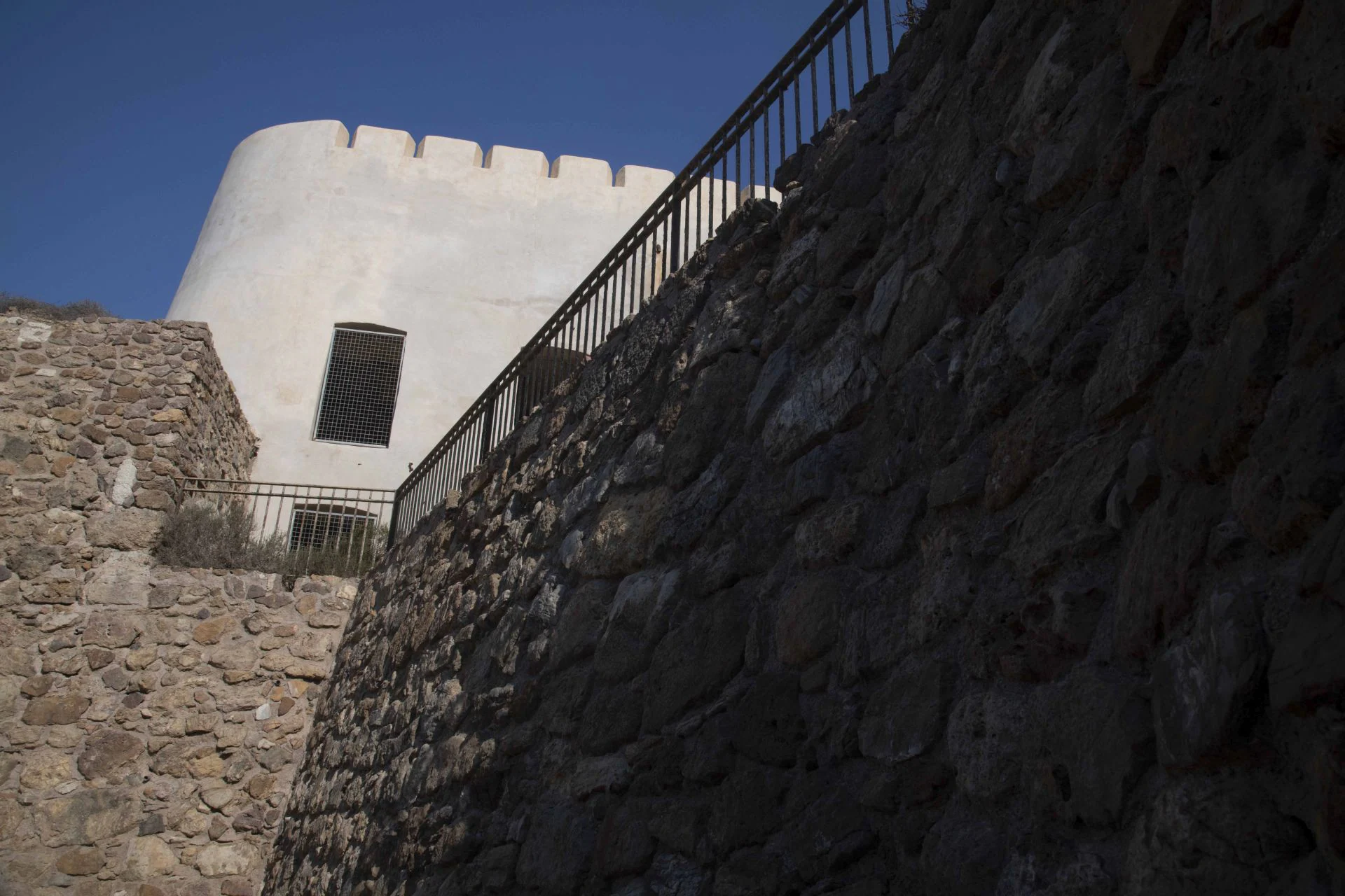 Nueva senda en Cala Cortina: un balcón con historia y vistas al mar