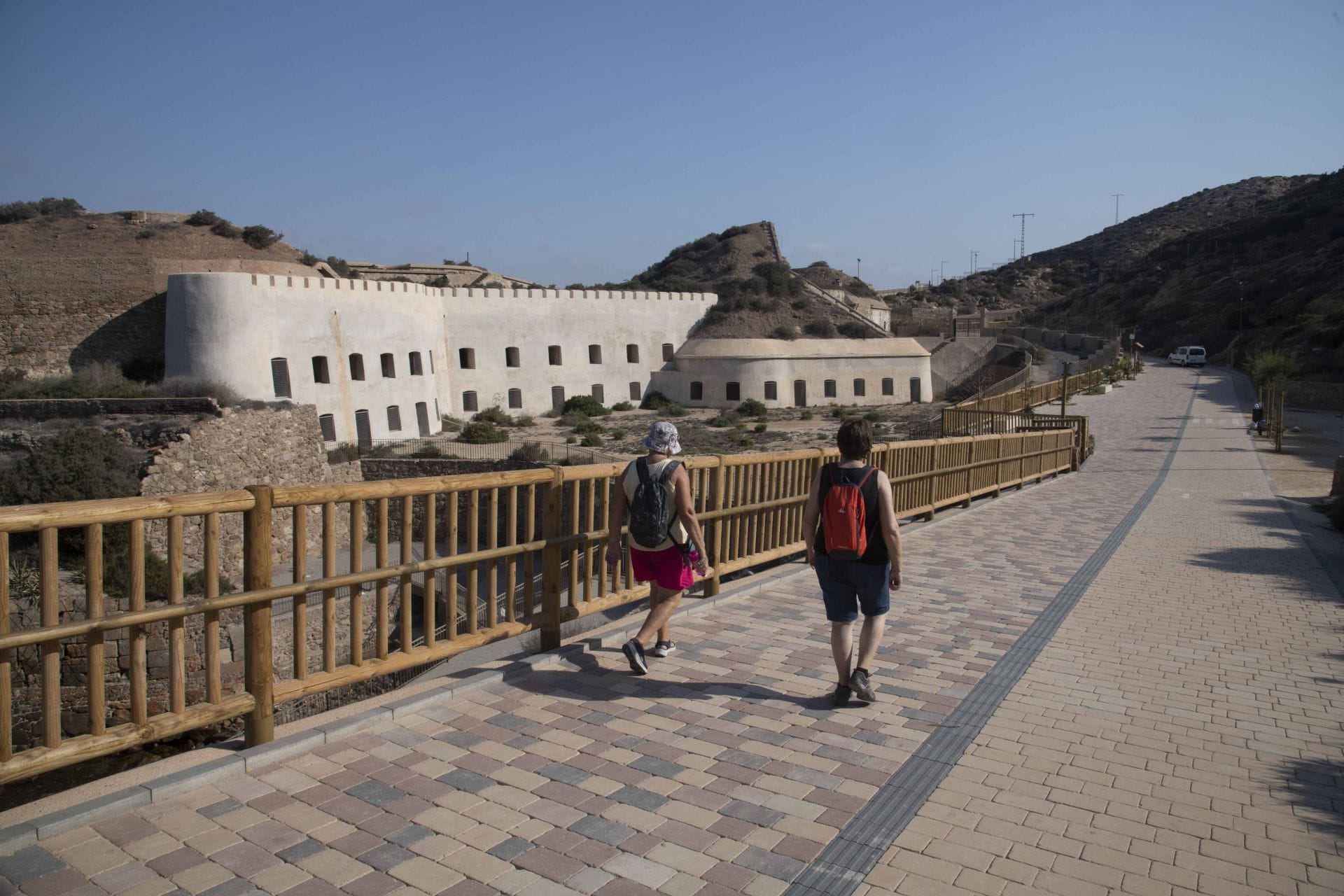 Nueva senda en Cala Cortina: un balcón con historia y vistas al mar