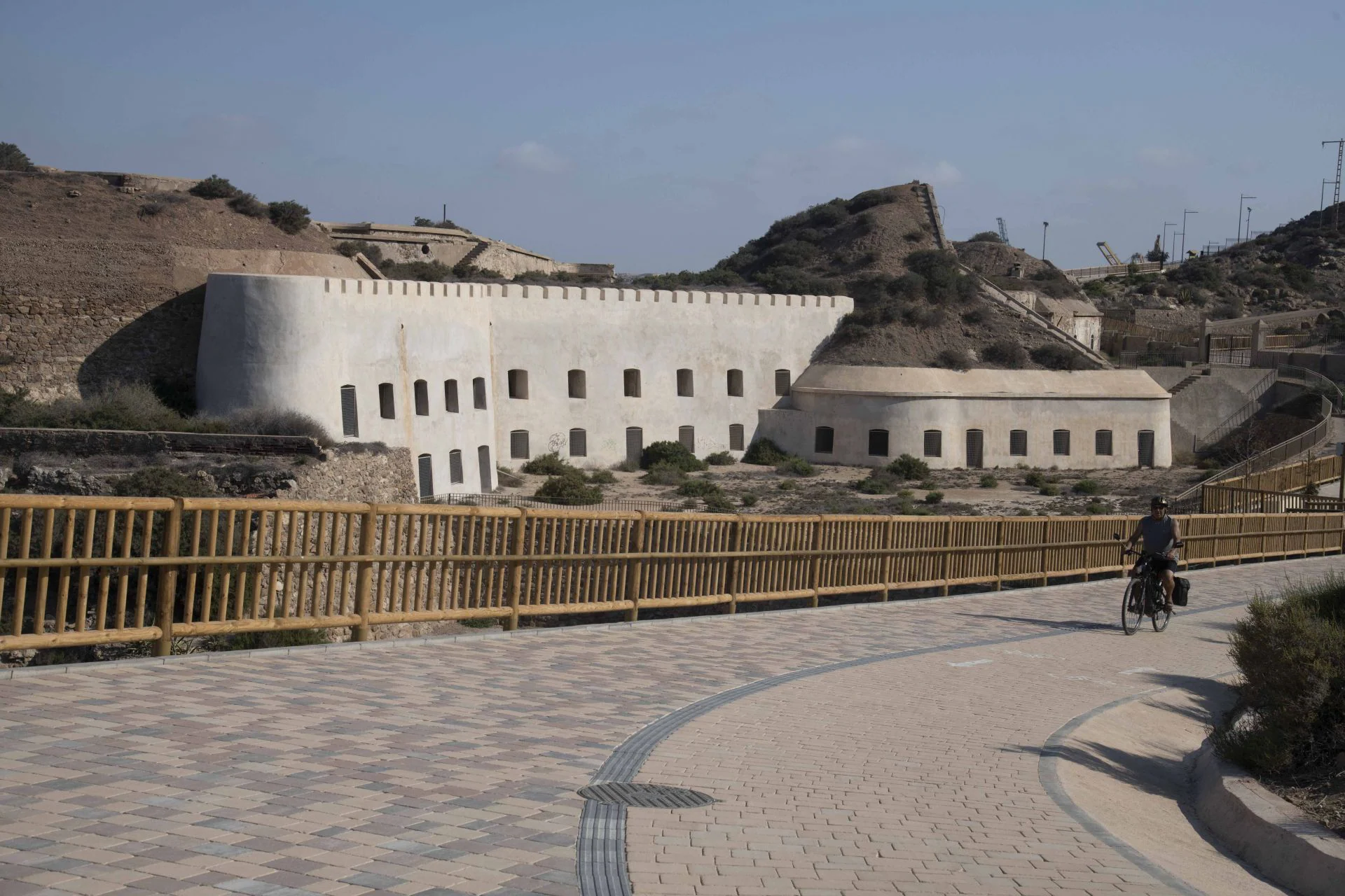 Nueva senda en Cala Cortina: un balcón con historia y vistas al mar
