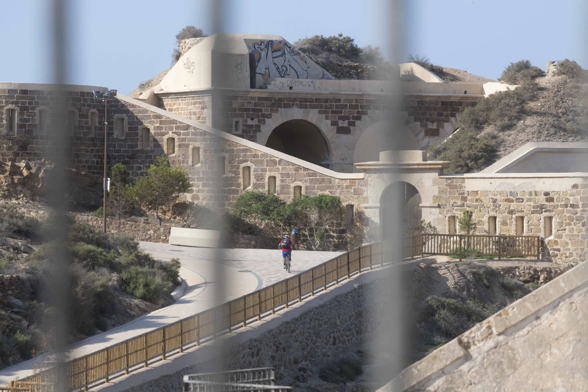 Nueva senda en Cala Cortina: un balcón con historia y vistas al mar