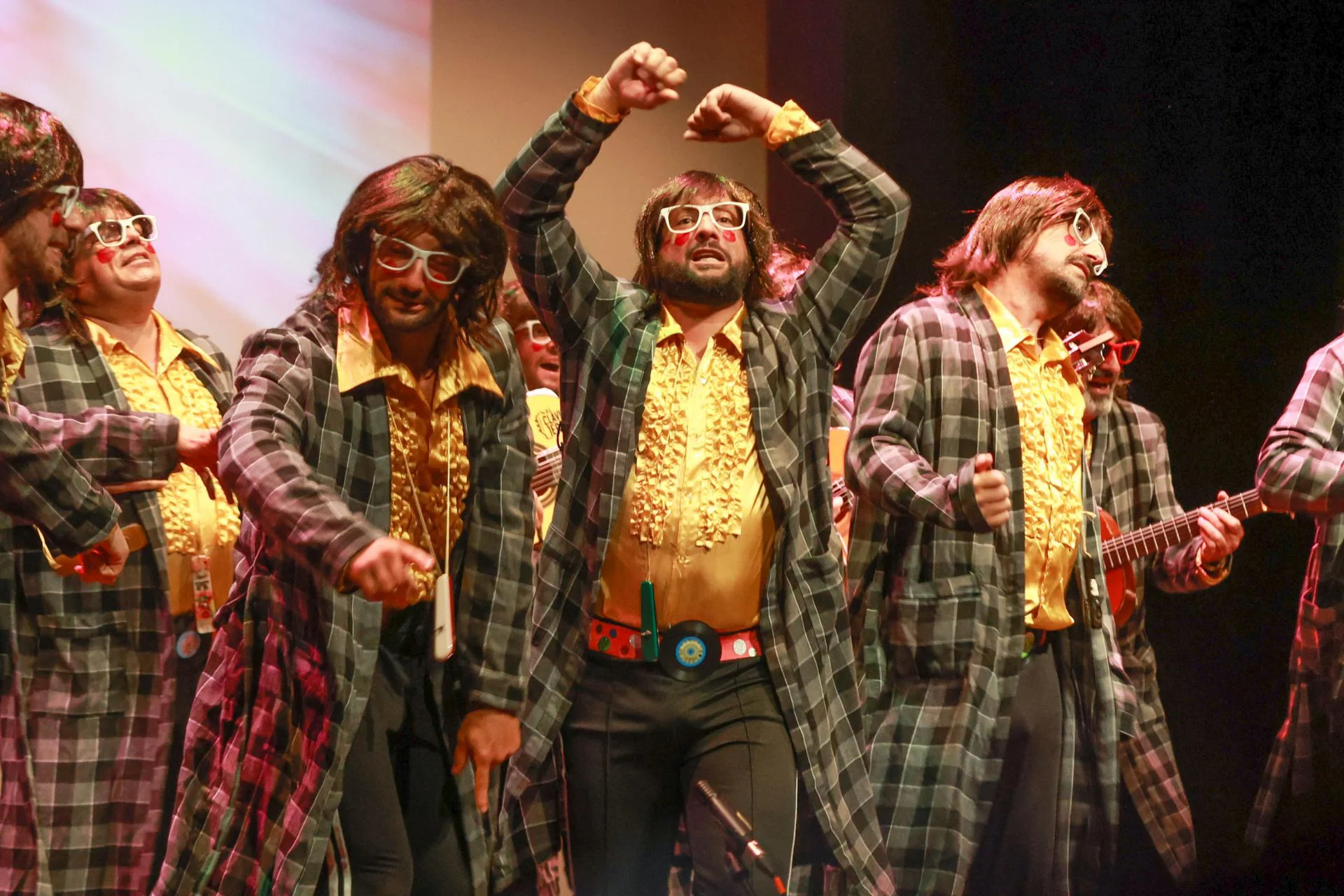 Carnaval, chirigoteo y humo gaditano en Torrevieja