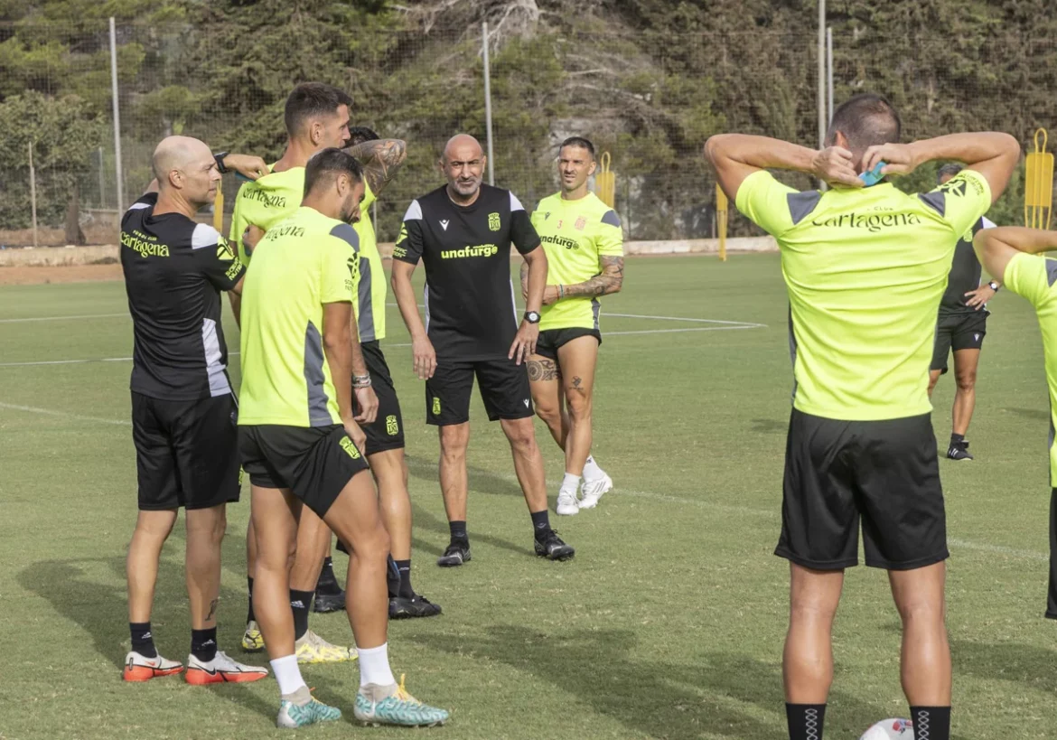 Abelardo medita introducir cambios en el once en el debut del Efesé en casa