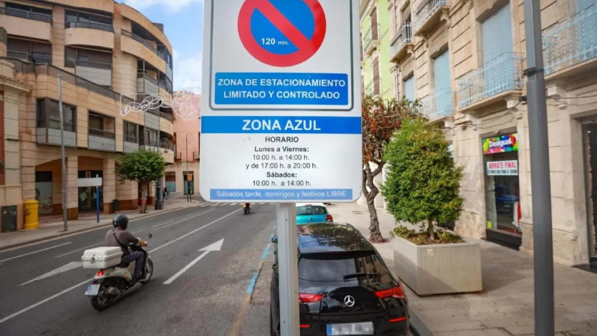 La zona azul de Orihuela sigue sin las bonificaciones ni los cambios aprobados en febrero